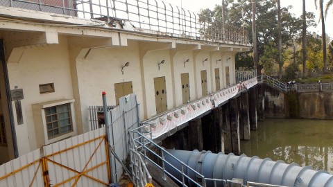 放水口付近は工事中