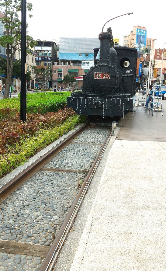 淡水駅前に機関車