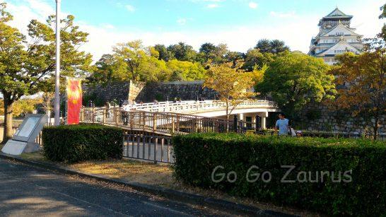 大阪城公園極楽橋と天守閣