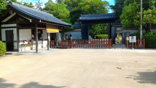 西の丸庭園出入り口（庭園側から）