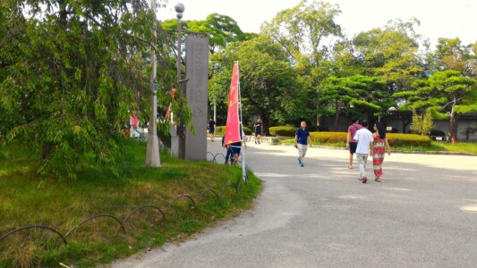 西の丸庭園前広場