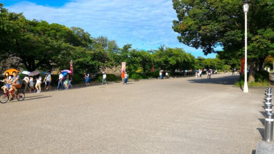 桜門前広場