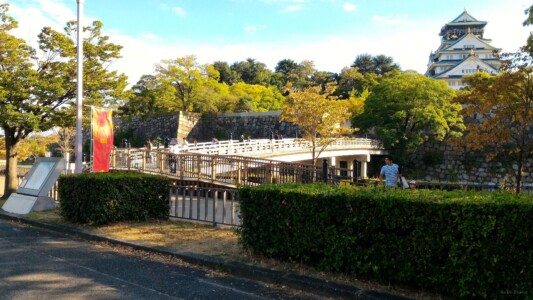 大阪城公園極楽橋と天守閣